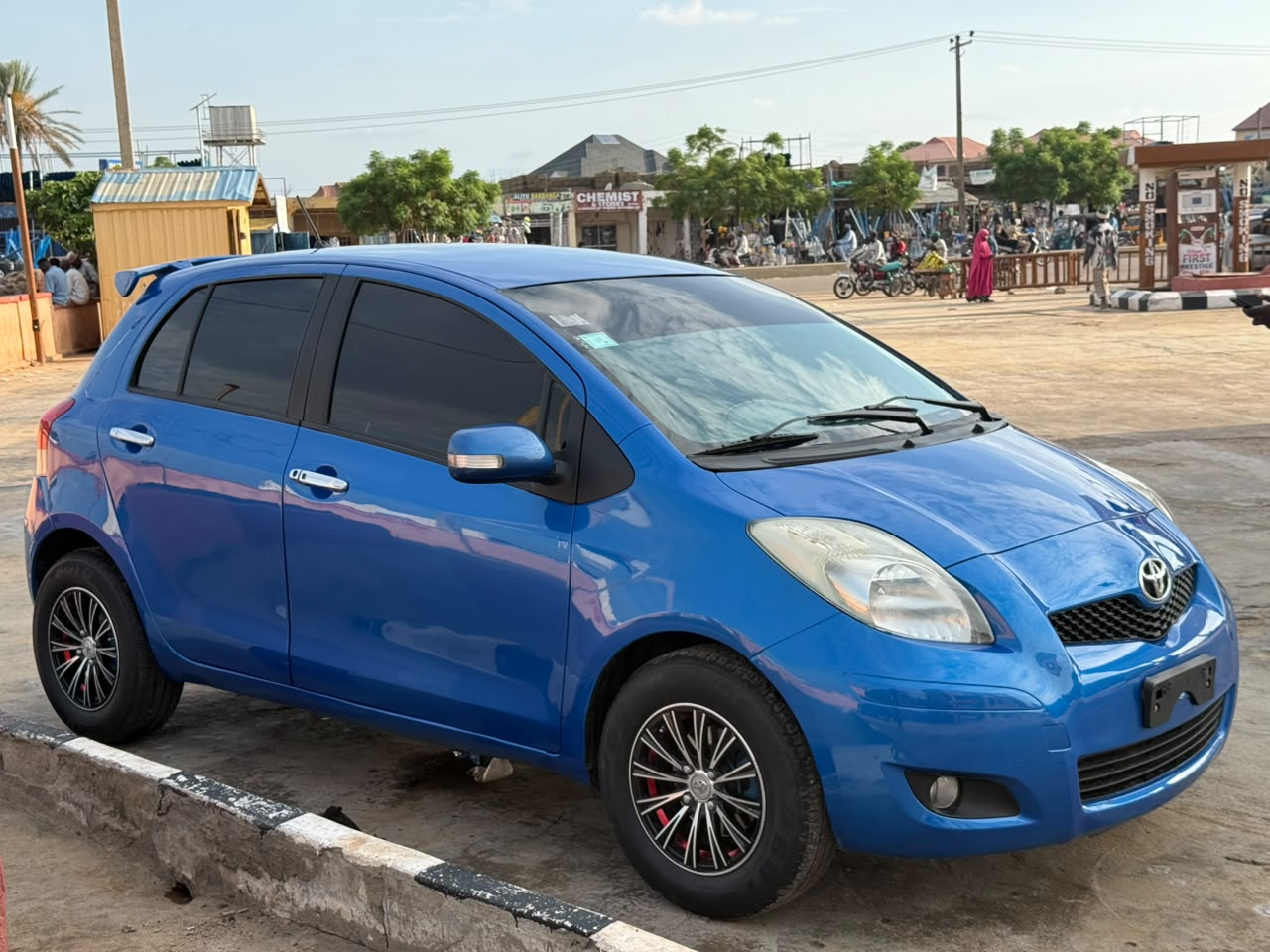 2008 Toyota Yaris โ photo 1
