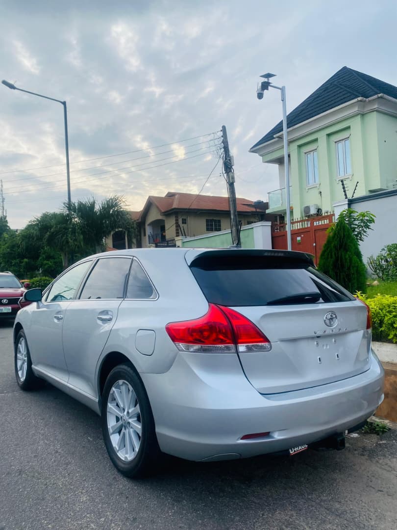 2010 Toyota Venza โ photo 1