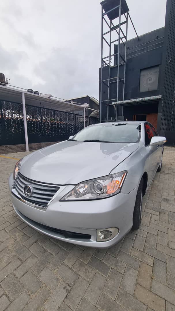 2012 Lexus ES350 โ photo 1