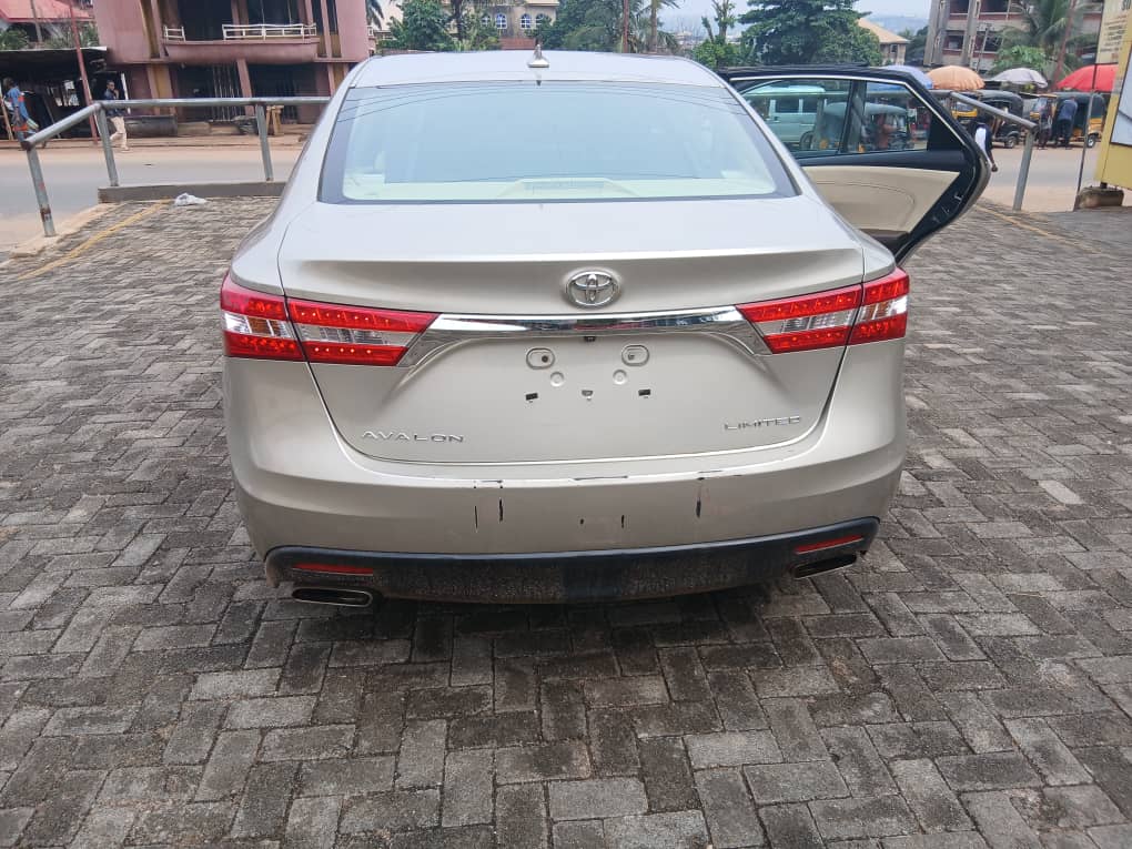 2015 Toyota Avalon โ photo 1