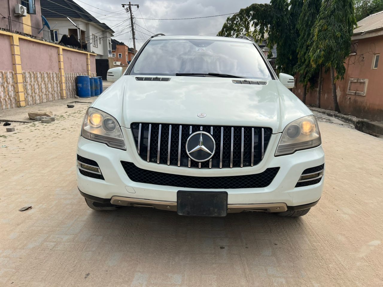 2011 Mercedes-Benz ML350 โ photo 1