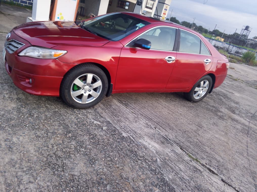 2010 Toyota Camry โ photo 1