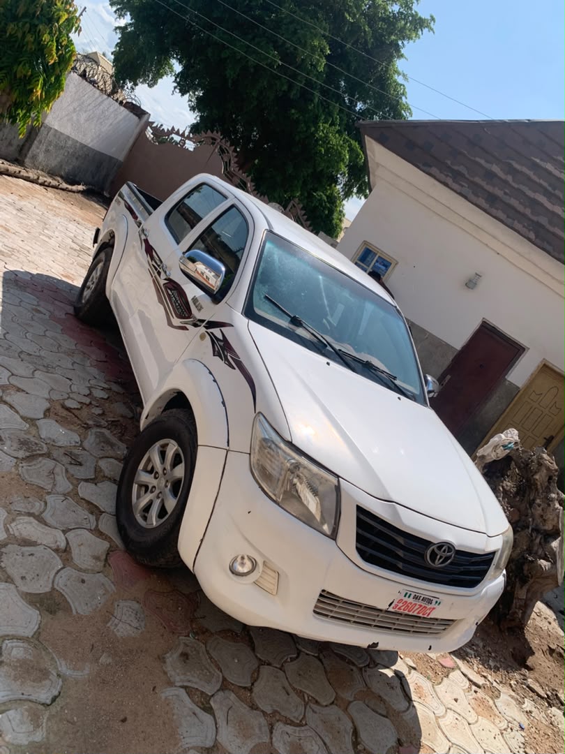 2012 Toyota Hilux โ photo 1