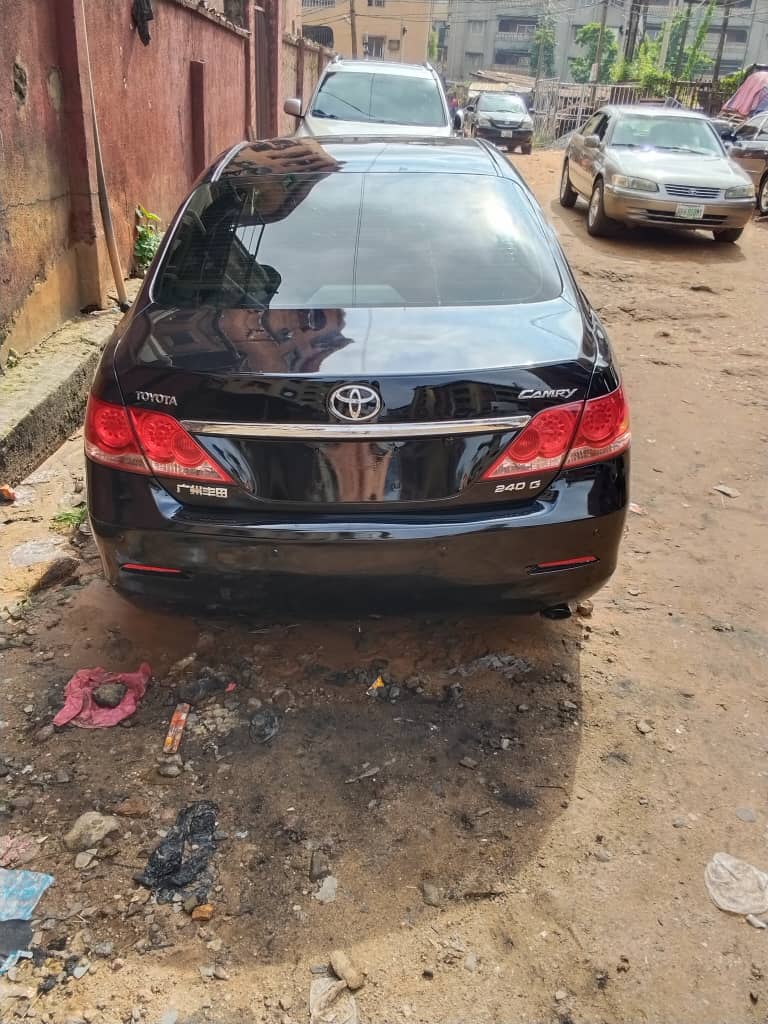 2010 Toyota Camry โ photo 1