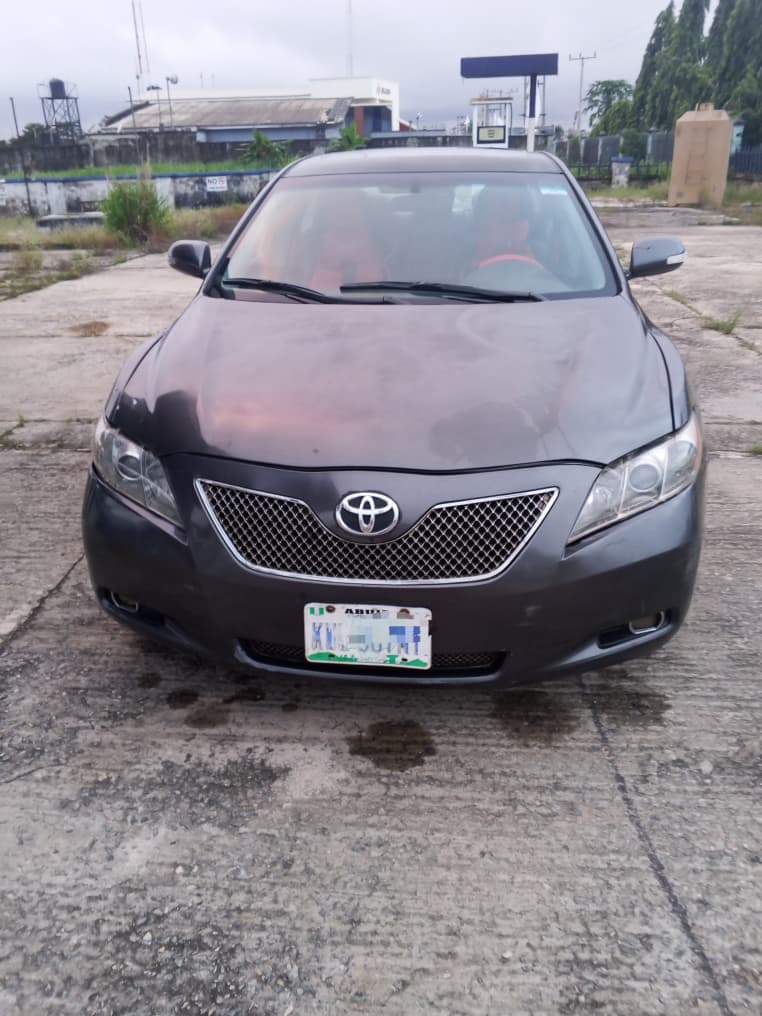 2010 Toyota Camry โ photo 1